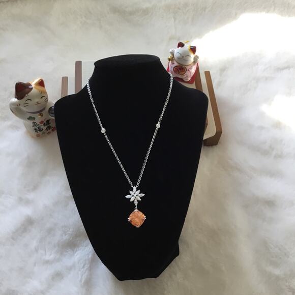 Yellow Crystal with Flower Interlocking Necklace - Picture 4 of 6